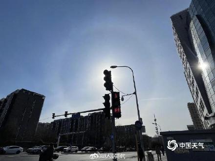 北京天空出现日晕奇观 北京天空出现日晕奇观