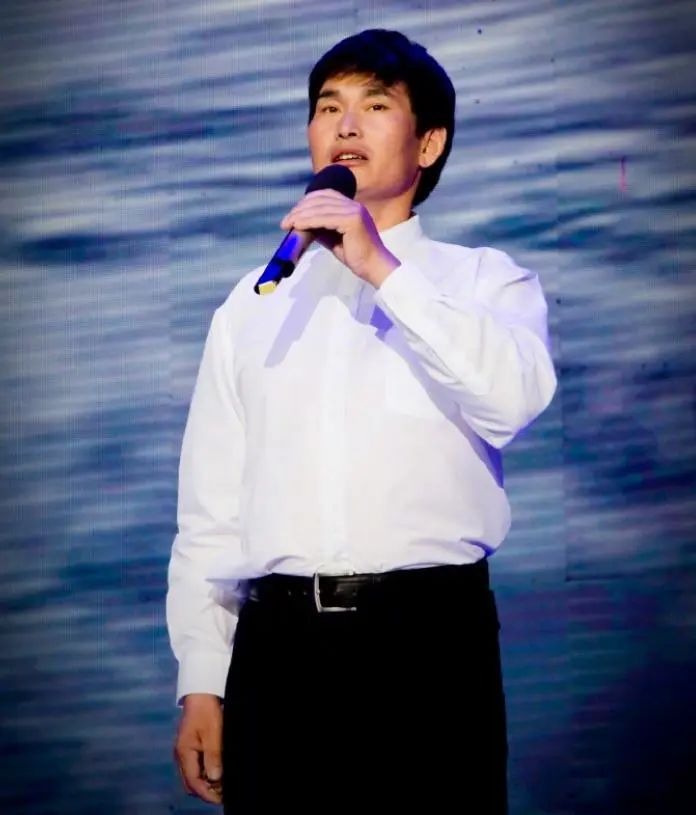 被P图造谣四年,“大衣哥”起诉女博主! 被P图造谣四年,“大衣哥”起诉女博主!