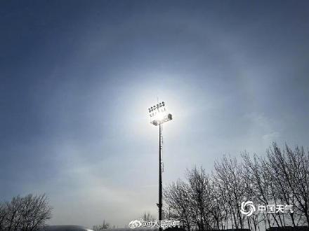 北京天空出现日晕奇观 北京天空出现日晕奇观