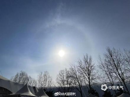 北京天空出现日晕奇观 北京天空出现日晕奇观