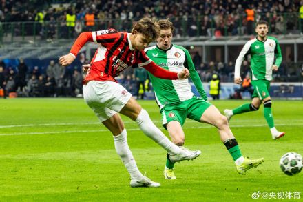 特奥染红 十人AC米兰无缘欧冠16强 特奥染红 十人AC米兰无缘欧冠16强