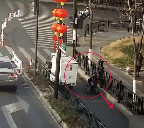 “危险！我送你回家”