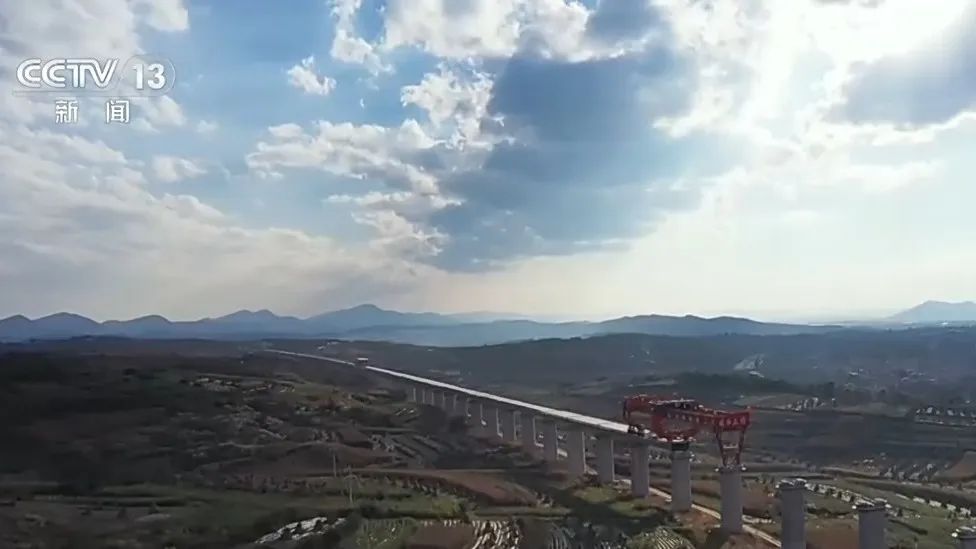 预计2026年底开通!渝昆高铁建设新进展→ 预计2026年底开通!渝昆高铁建设新进展→