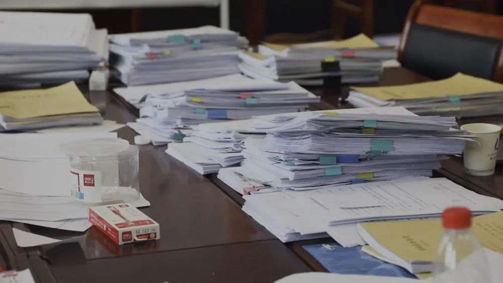 400多名大学生为进“铁饭碗”，被骗超8000万