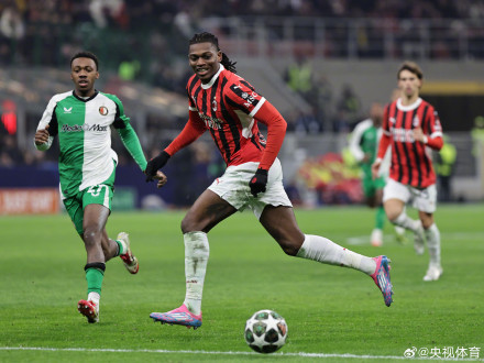 特奥染红 十人AC米兰无缘欧冠16强 特奥染红 十人AC米兰无缘欧冠16强