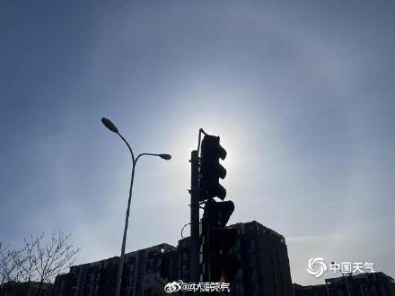 北京天空出现日晕奇观 北京天空出现日晕奇观