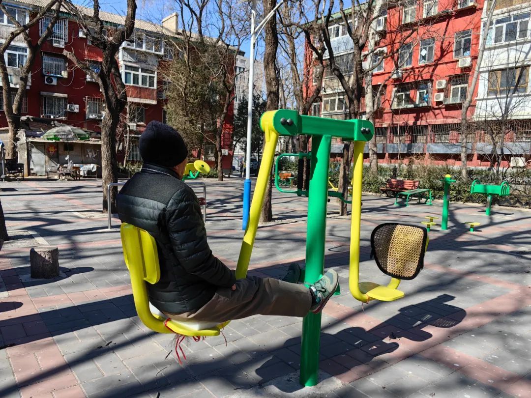 不用非得去健身房!楼下的健身器材,只要十几分钟,也有效! 不用非得去健身房!楼下的健身器材,只要十几分钟,也有效!