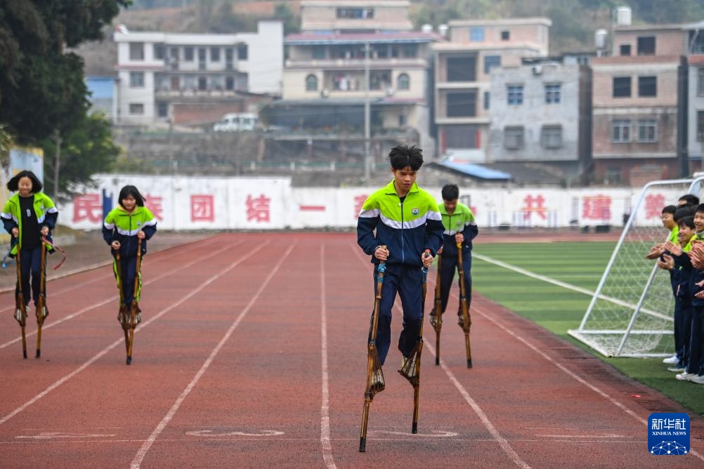 新华全媒+丨从操场到田野，新学期体育课的新玩法