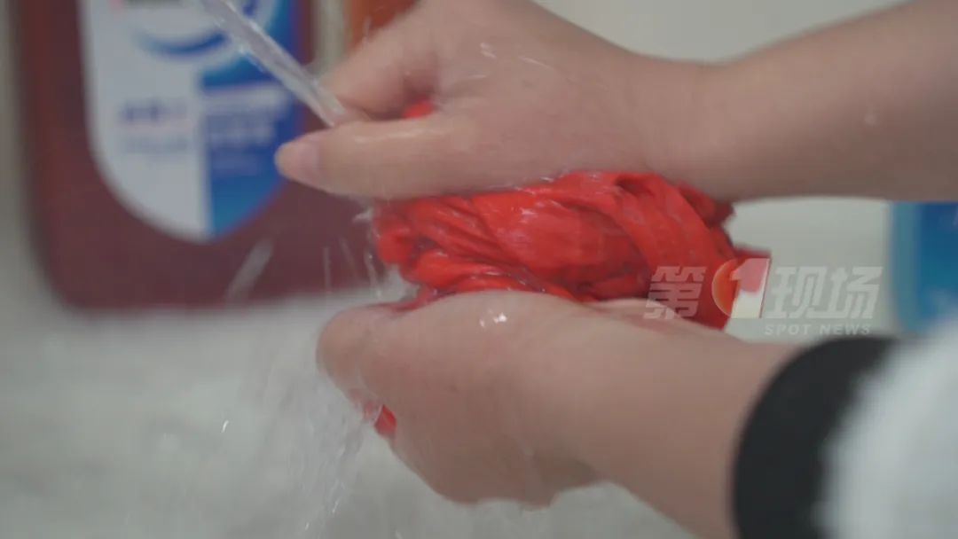 子母俩起皮疹泰半年，竟是衣裳“没洗对”？！