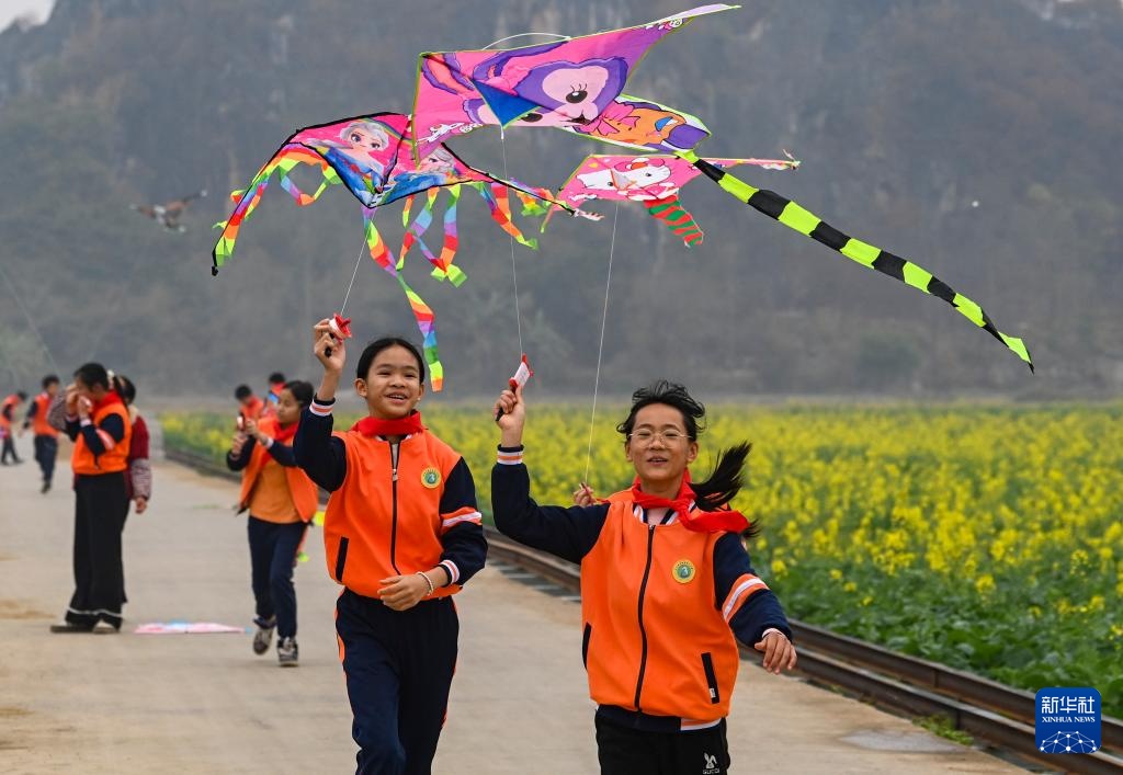 新华全媒+丨从操场到田野，新学期体育课的新玩法