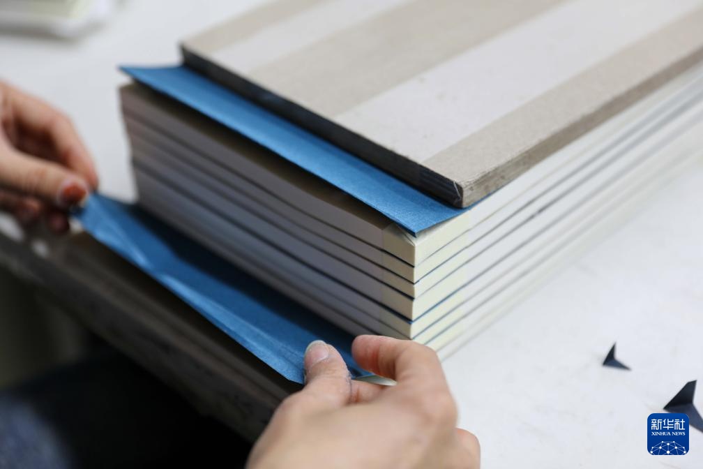 安徽宣城:“宣纸+古籍装帧”丰富宣纸文化产品 安徽宣城:“宣纸+古籍装帧”丰富宣纸文化产品