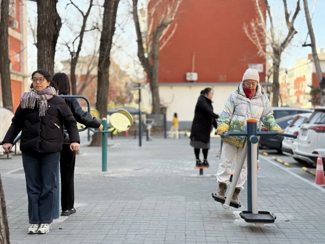 不用非得去健身房!楼下的健身器材,只要十几分钟,也有效! 不用非得去健身房!楼下的健身器材,只要十几分钟,也有效!