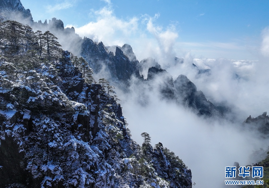 春雪落黄山