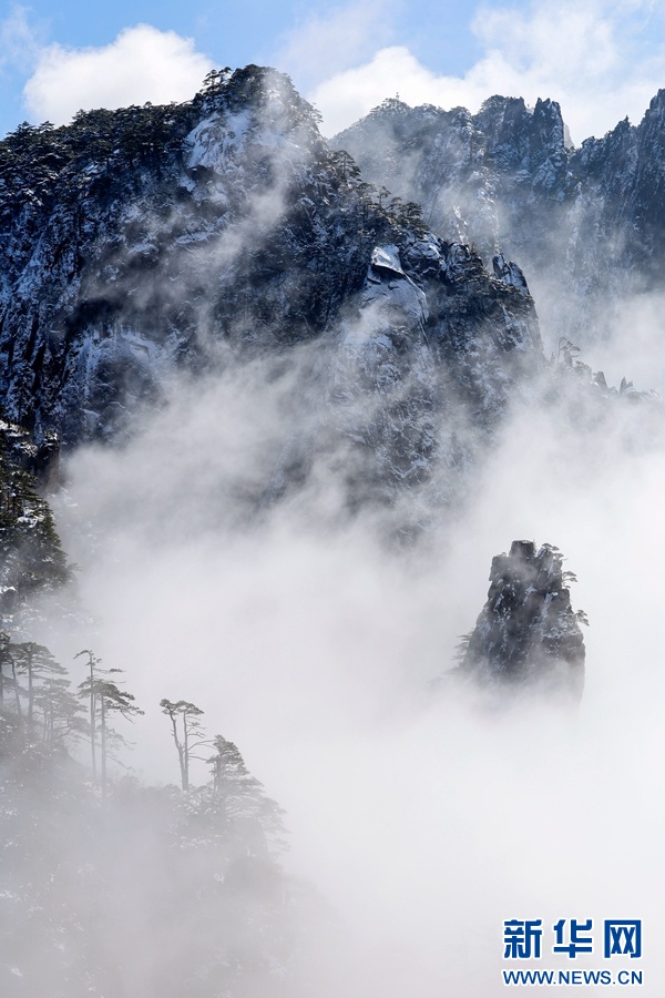 春雪落黄山