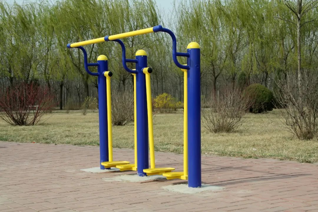 不用非得去健身房!楼下的健身器材,只要十几分钟,也有效! 不用非得去健身房!楼下的健身器材,只要十几分钟,也有效!