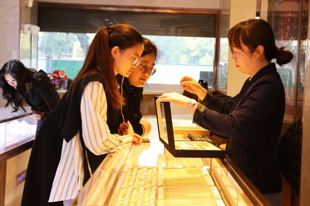 黄金回购升温，赶快卖还是接着买？