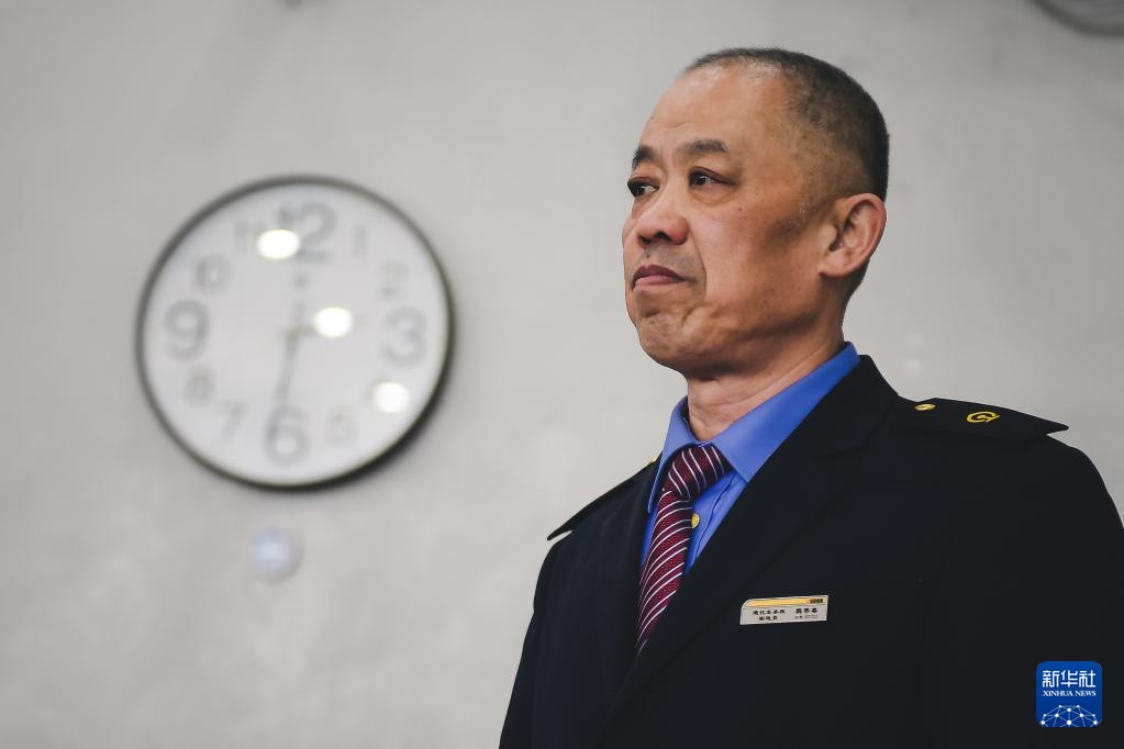 一对“老伙计”最后的春运时光 一对“老伙计”最后的春运时光