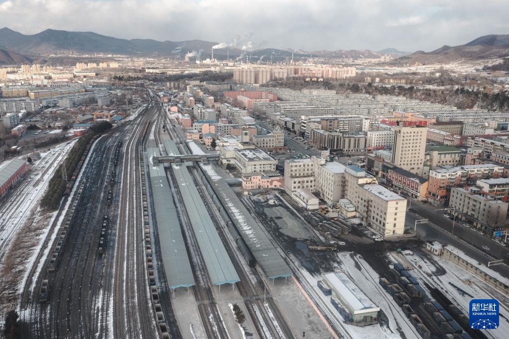 一对“老伙计”最后的春运时光 一对“老伙计”最后的春运时光