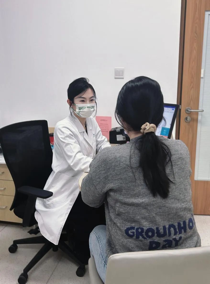 女孩一个假期实现“逆袭”，返工后却成“原始人”！医生提醒：千万要注意