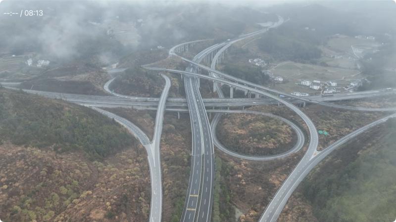 江西吉安：积极应对降雨天气 多举措保障道路安全畅通