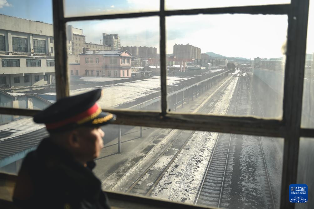 一对“老伙计”最后的春运时光 一对“老伙计”最后的春运时光