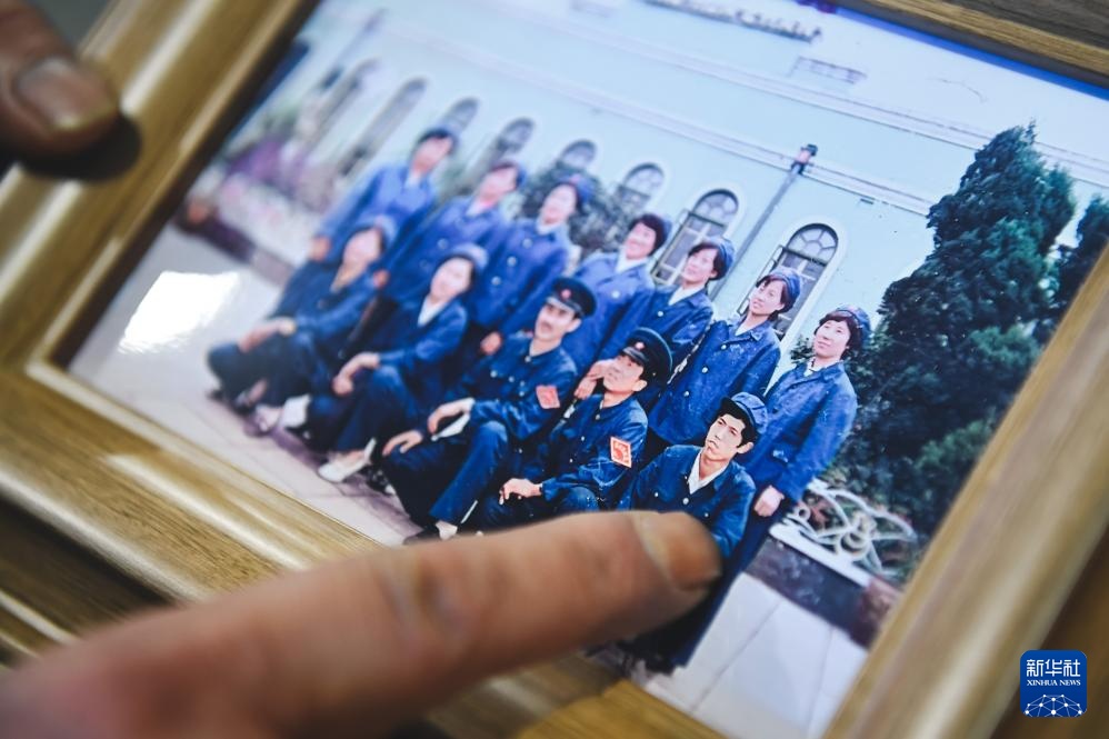 一对“老伙计”最后的春运时光 一对“老伙计”最后的春运时光