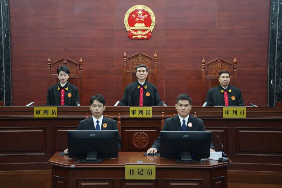 海南一中院一审公开开庭审理彭国甫受贿一案