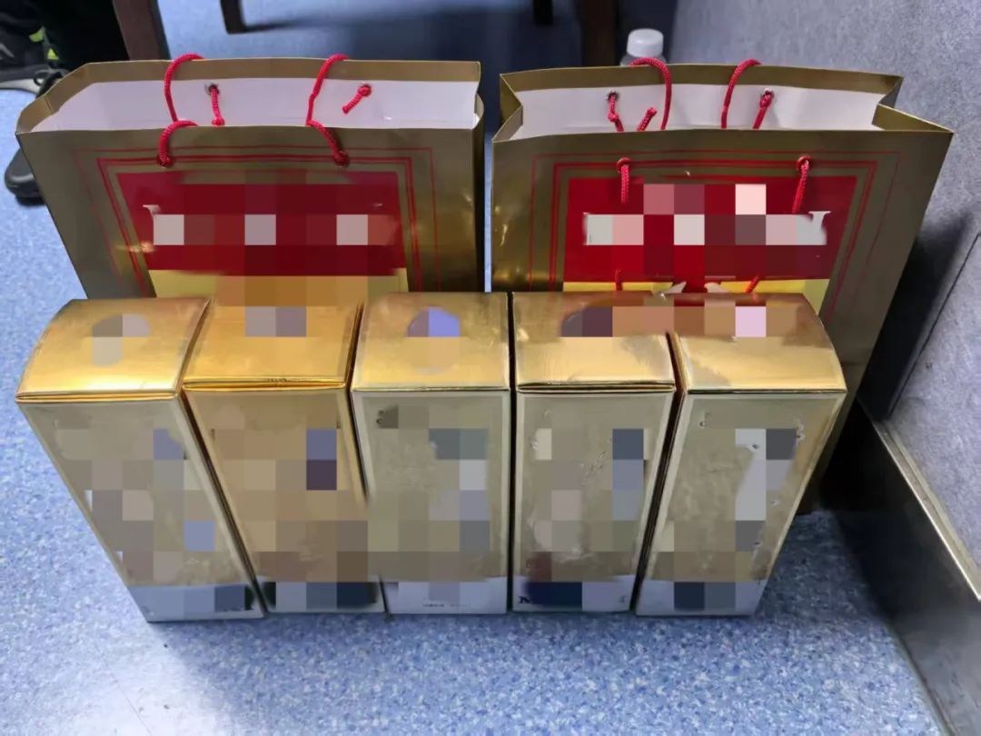 名贵白酒多久会蒸发?男子:只要一晚 名贵白酒多久会蒸发?男子:只要一晚