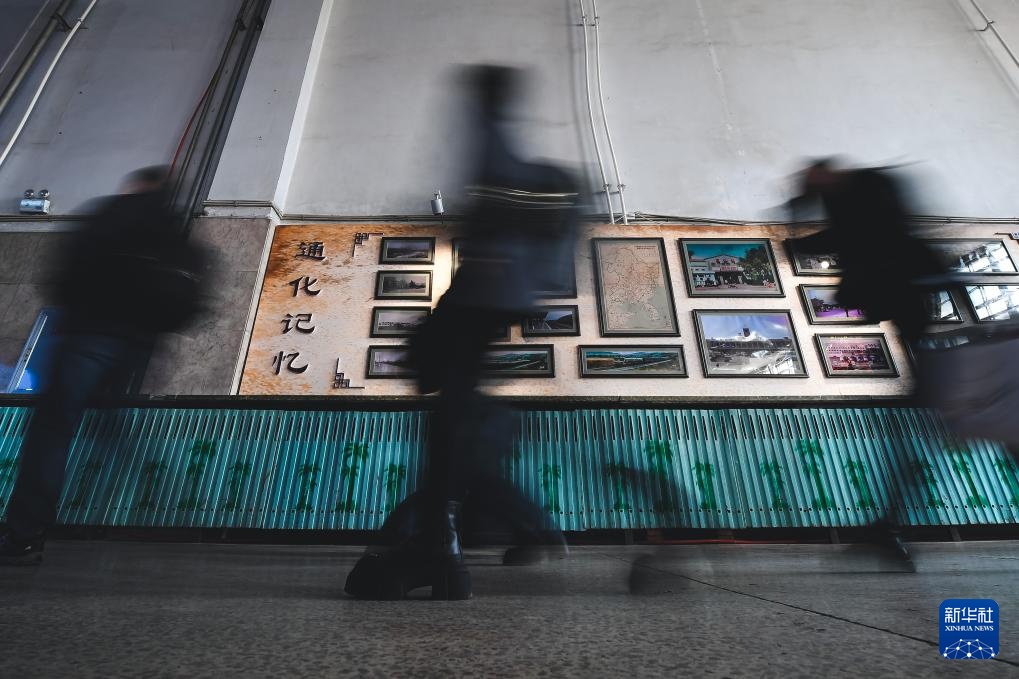 一对“老伙计”最后的春运时光 一对“老伙计”最后的春运时光