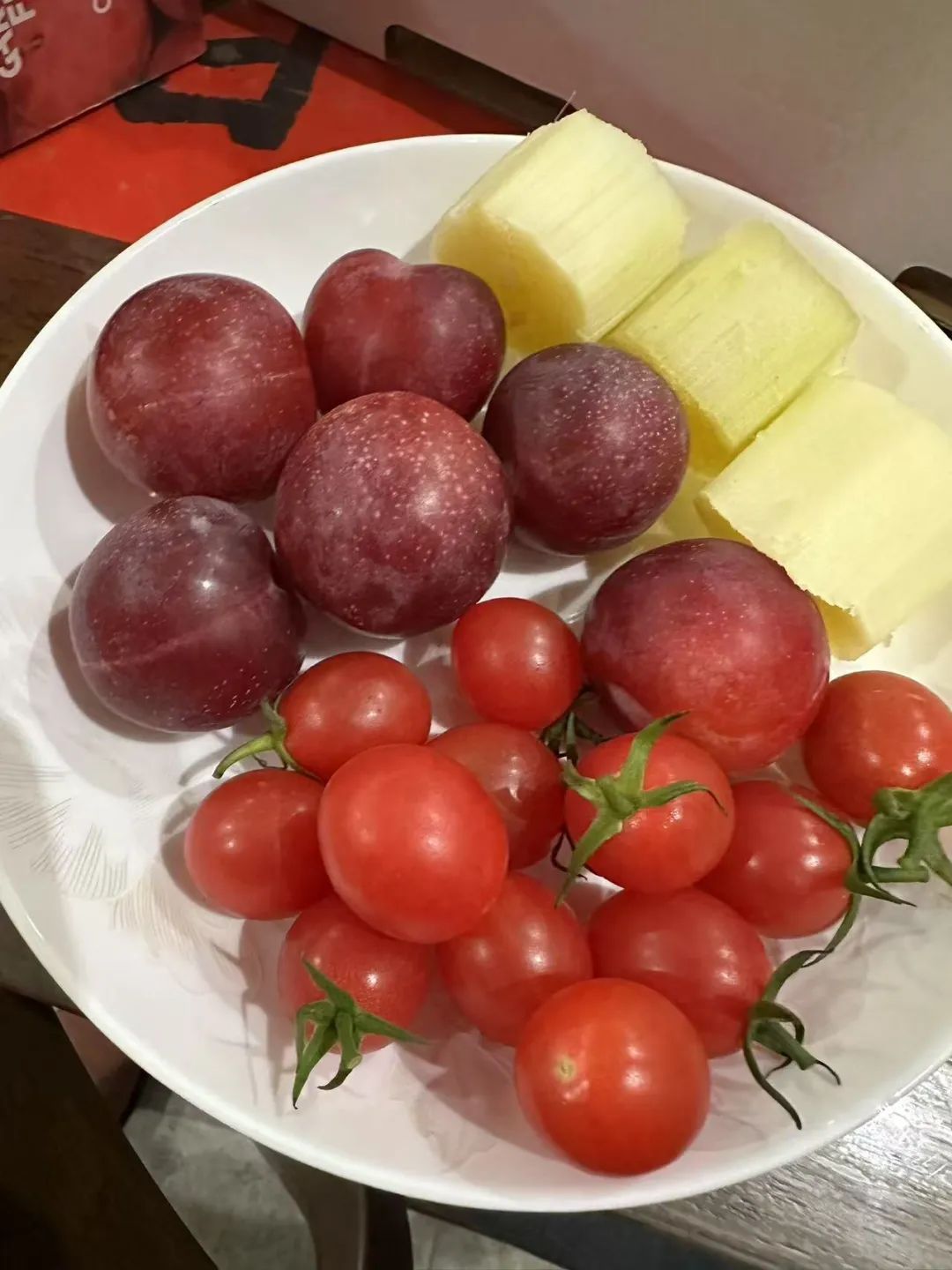 四五十元起步，贵的近百元！价格直逼“前辈”车厘子，正大量上市，你吃过吗？