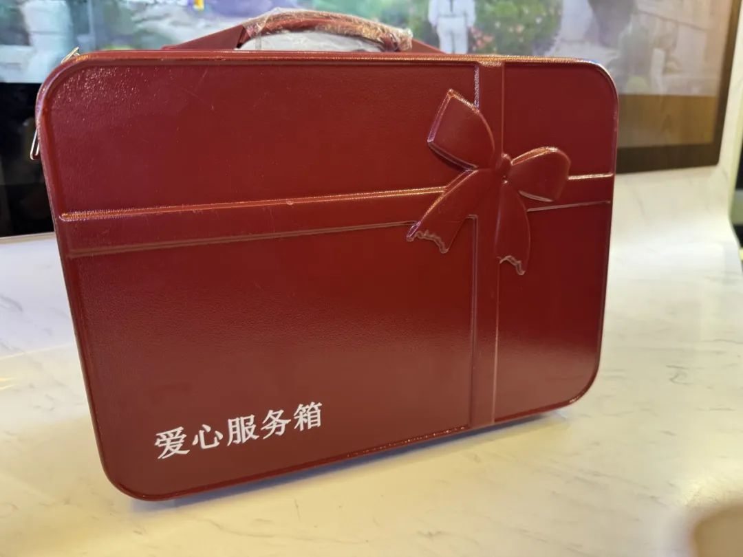 高铁列车长手册里的“烟火气” 高铁列车长手册里的“烟火气”