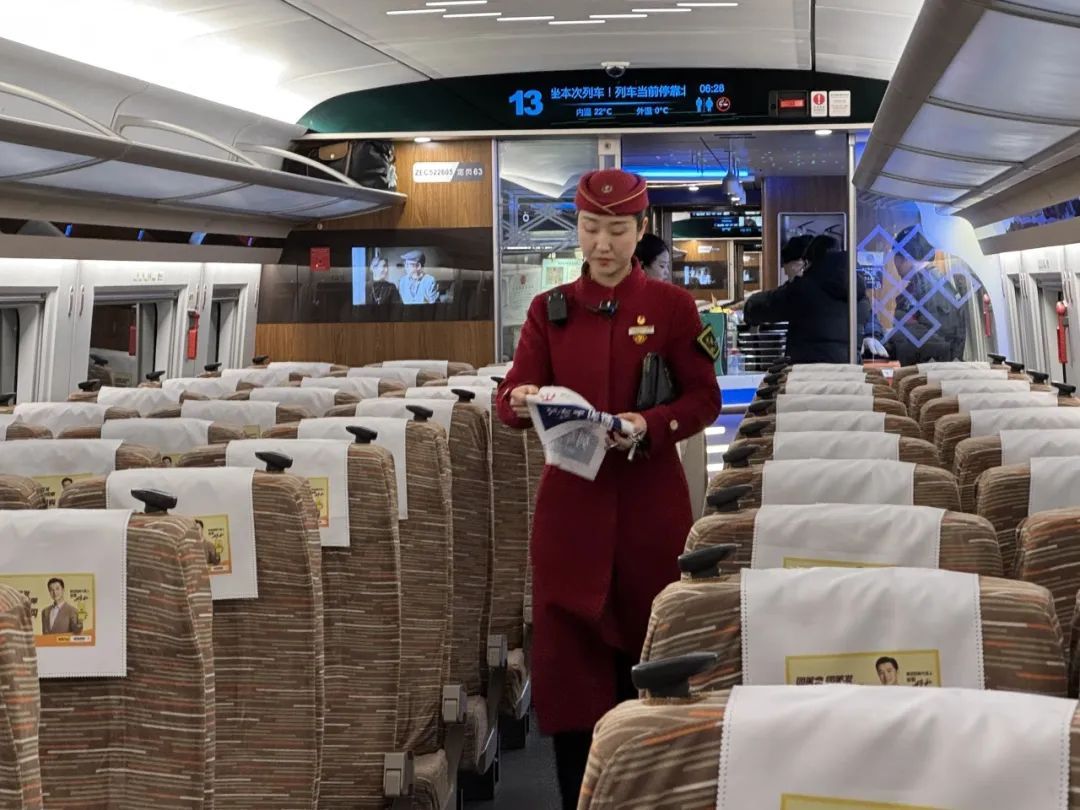 高铁列车长手册里的“烟火气” 高铁列车长手册里的“烟火气”