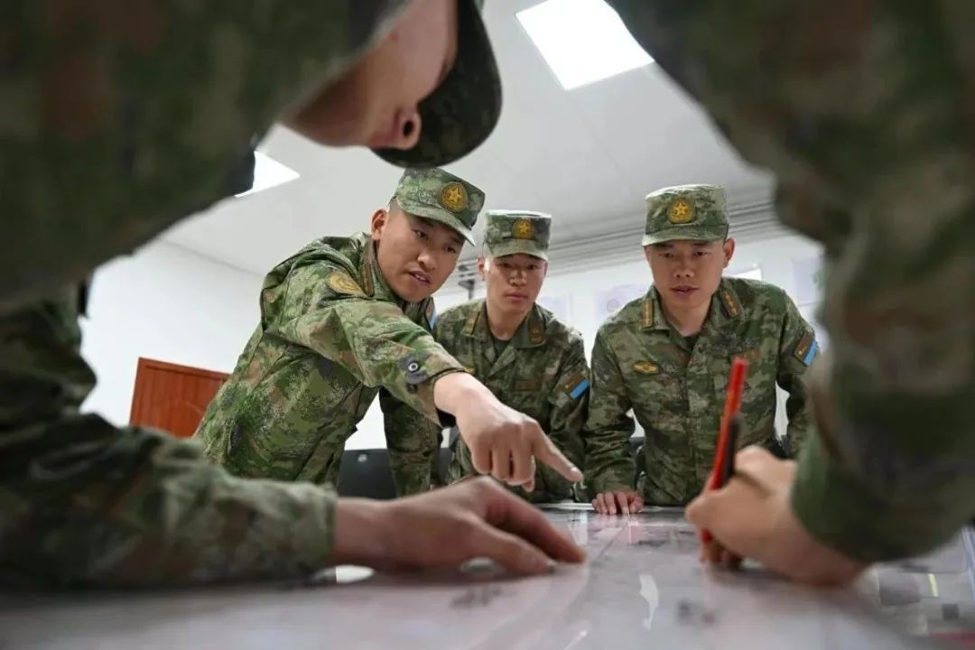 坚守在世界屋脊的年轻人:为祖国编织雷达“天网” 坚守在世界屋脊的年轻人:为祖国编织雷达“天网”