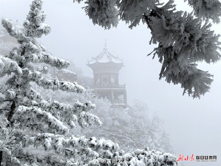 雪后雾凇晶莹皎洁 崆峒山美成了水墨画