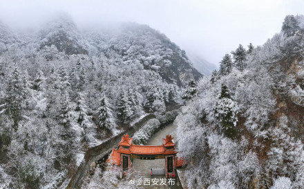 雪落秦岭 美景如画