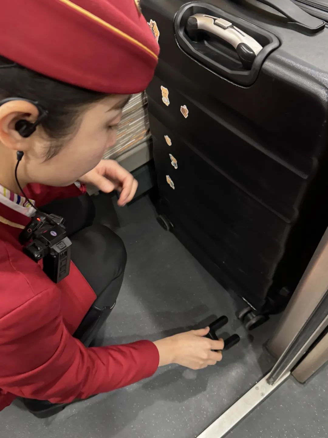 高铁列车长手册里的“烟火气” 高铁列车长手册里的“烟火气”