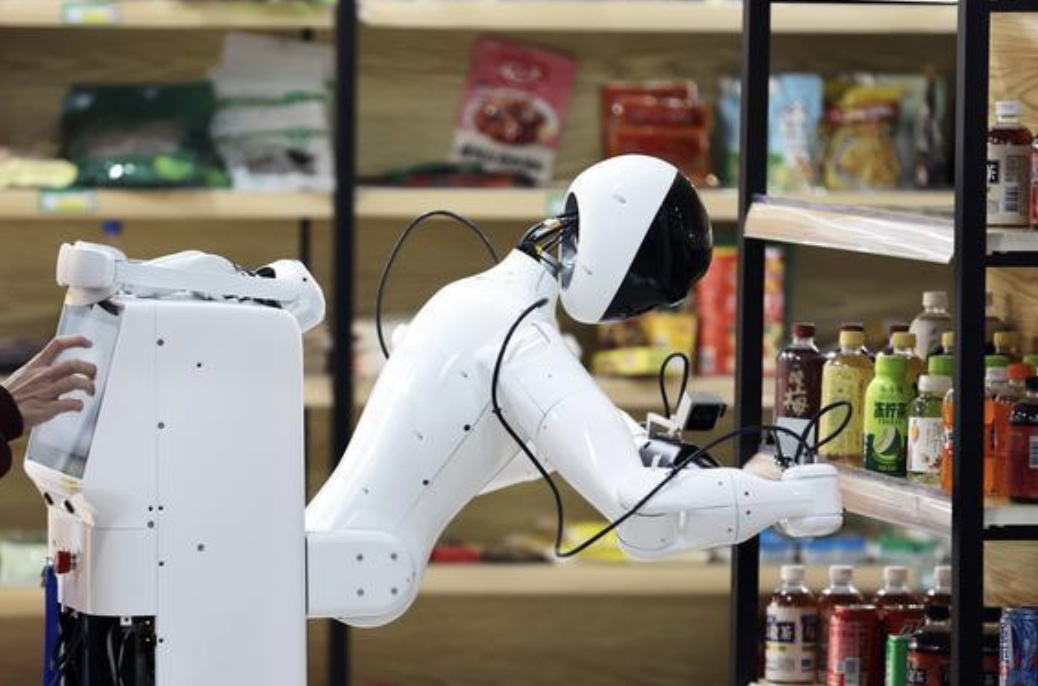 人形机器人走进生活，距“人机难辨”还有多远？