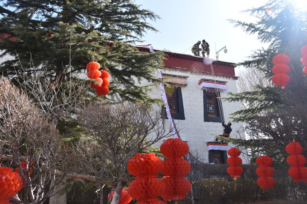 布达拉宫“香布”换新迎藏历新年