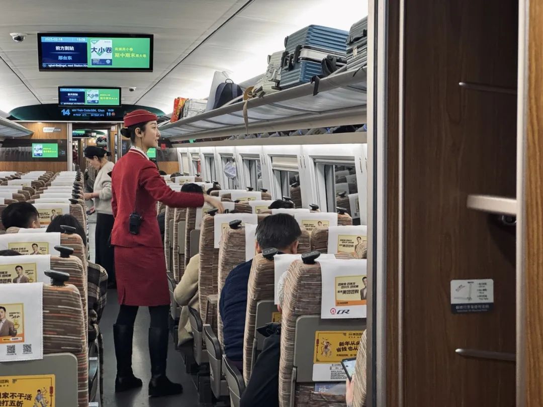 高铁列车长手册里的“烟火气” 高铁列车长手册里的“烟火气”