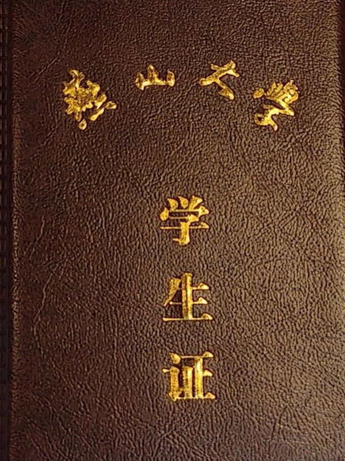 乘务员上班时怎么总看手机？其实他们在看……