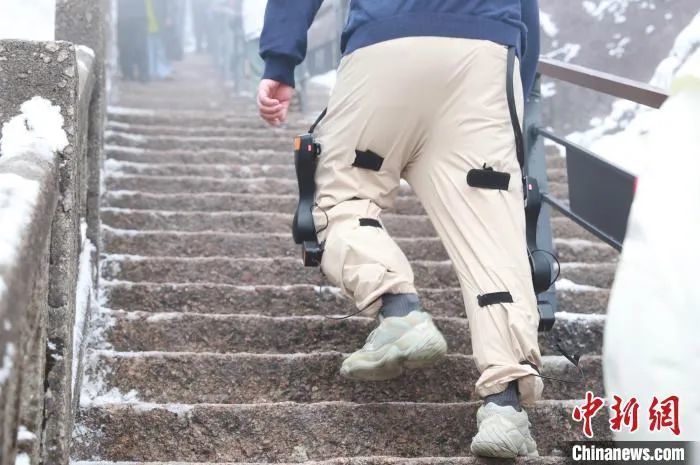 黄山三大登山“神器”公开试用！游客：我又行了