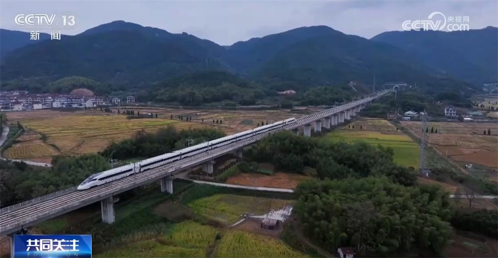 银发列车让老年人更舒适地追寻“诗和远方” 这份出行“锦囊”请收藏↓