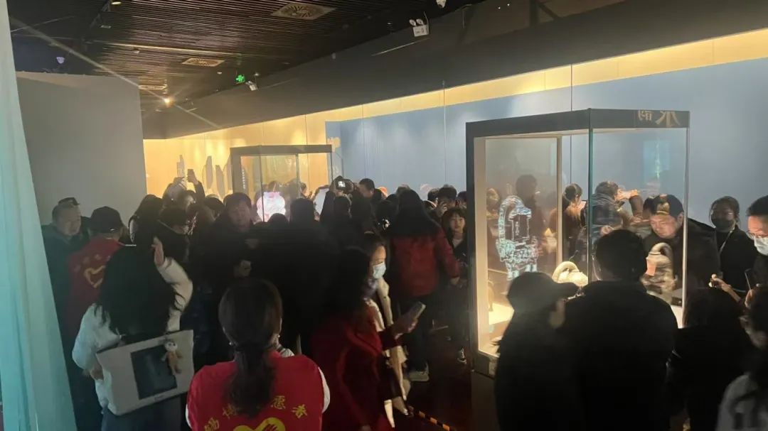 人人人人人人人,就为“她” 人人人人人人人,就为“她”