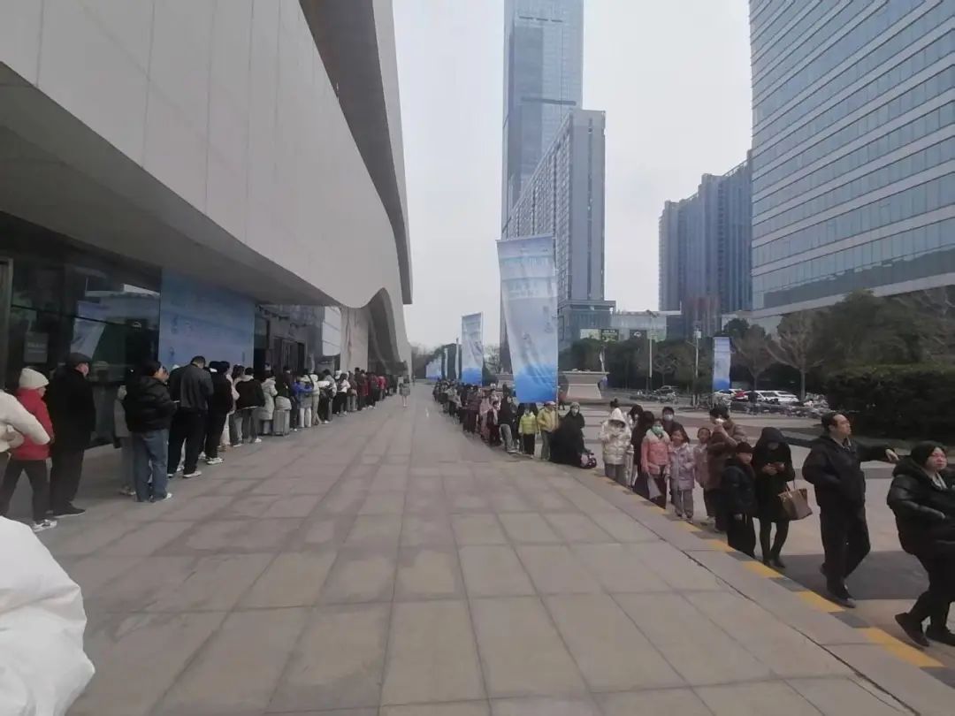 人人人人人人人,就为“她” 人人人人人人人,就为“她”