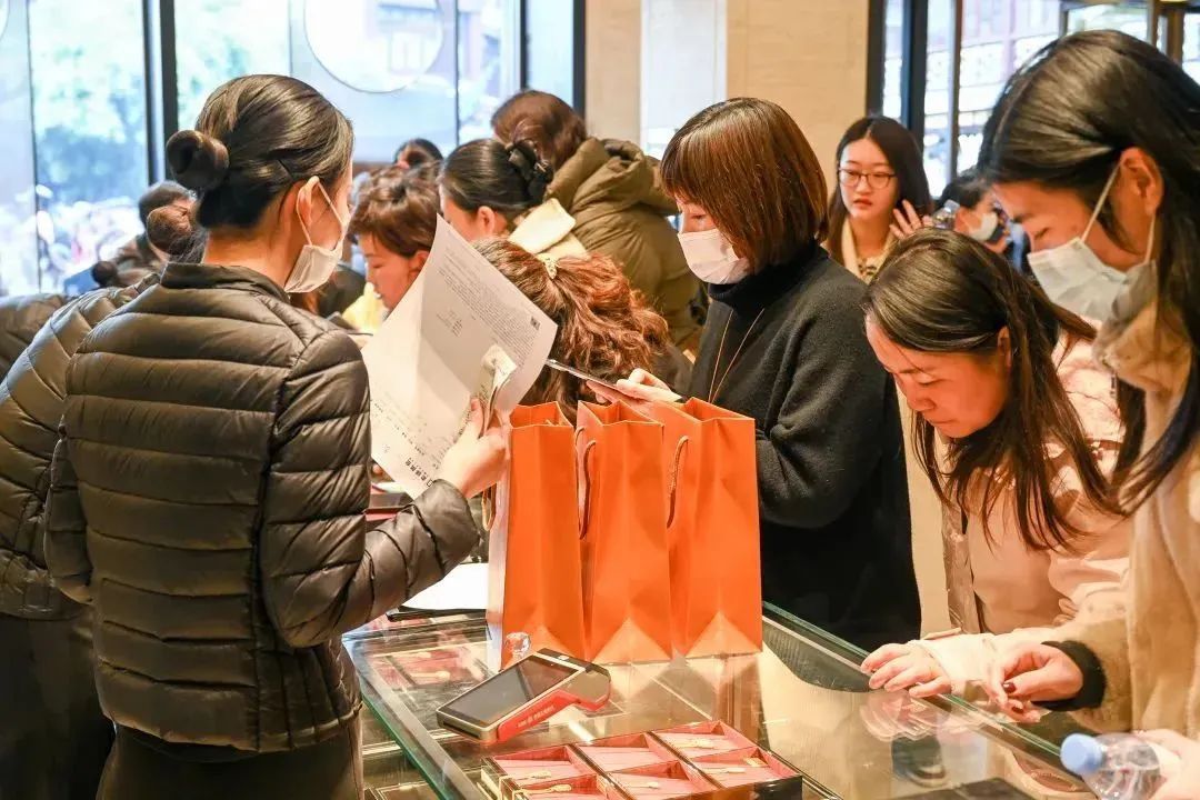 明起调价限购！卖疯了，门店排队千人、3小时起步，不少人在抢！