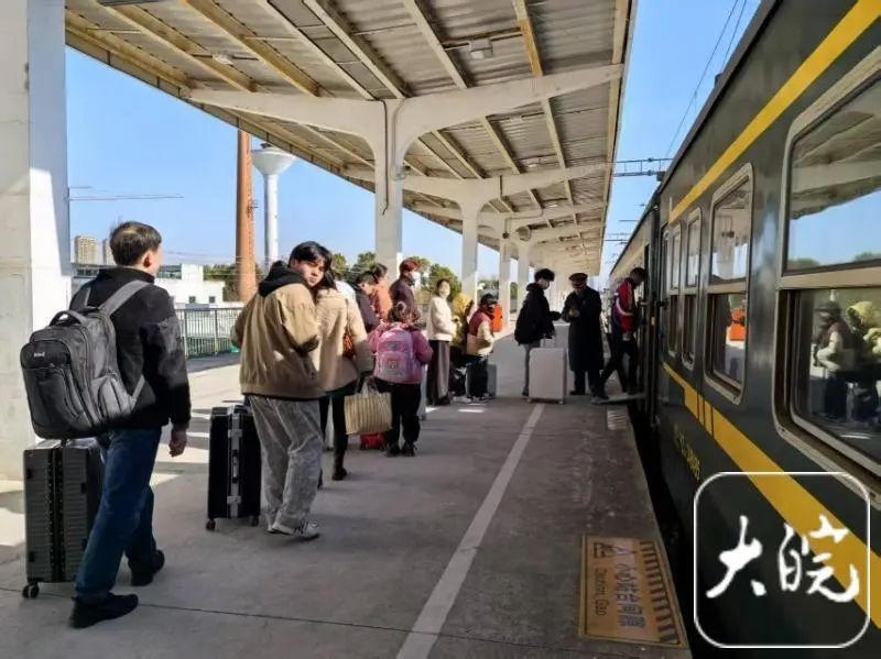 长三角地区唯一非空调绿皮车即将“退役” 长三角地区唯一非空调绿皮车即将“退役”