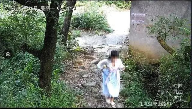 女孩逃票进入景区后坠亡，家属索赔95万元，法院判了