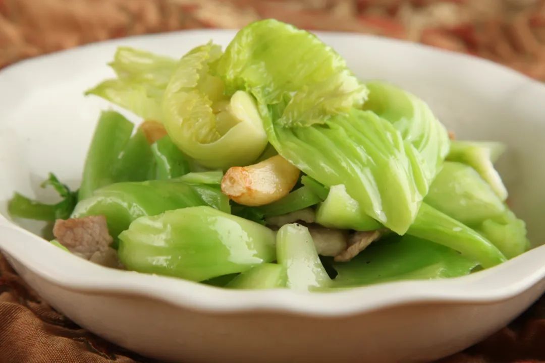 春天抓住补钙“黄金期”，多吃这两种蔬菜，比牛奶钙含量还高！