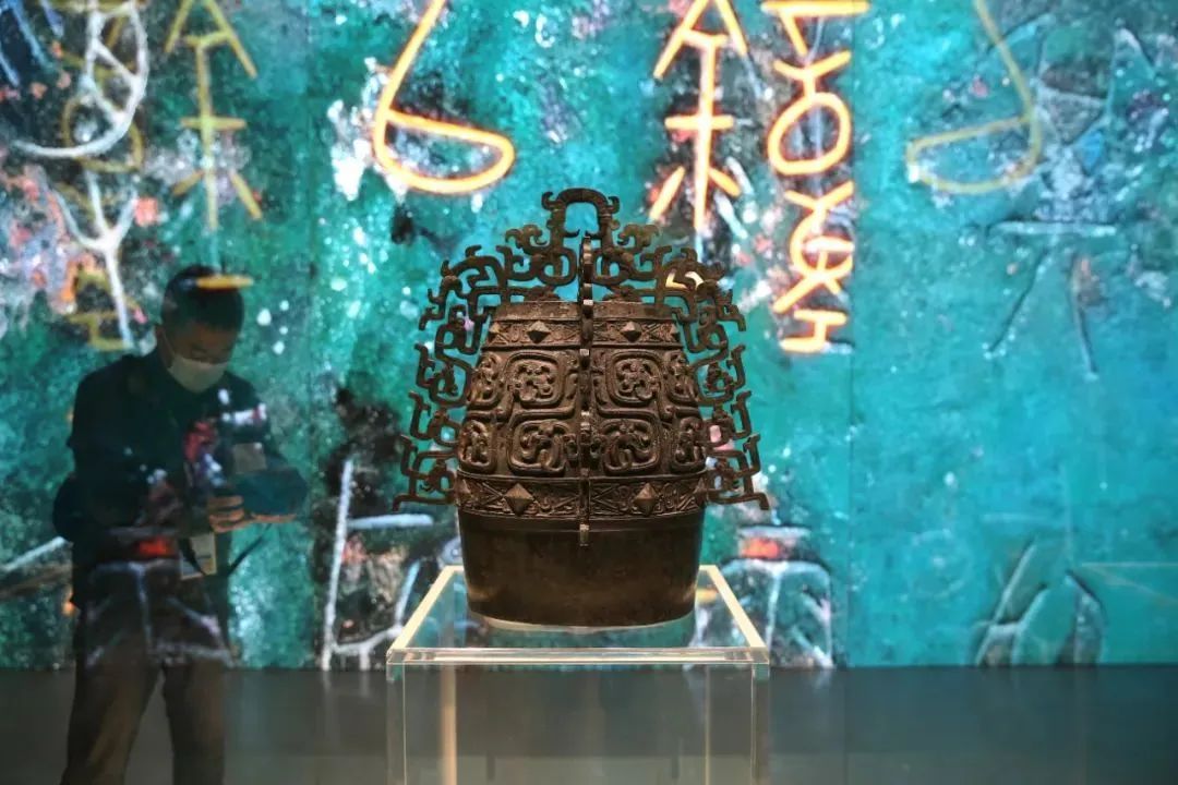 机场扩建，发现几千座古墓！于是…思路打开了！