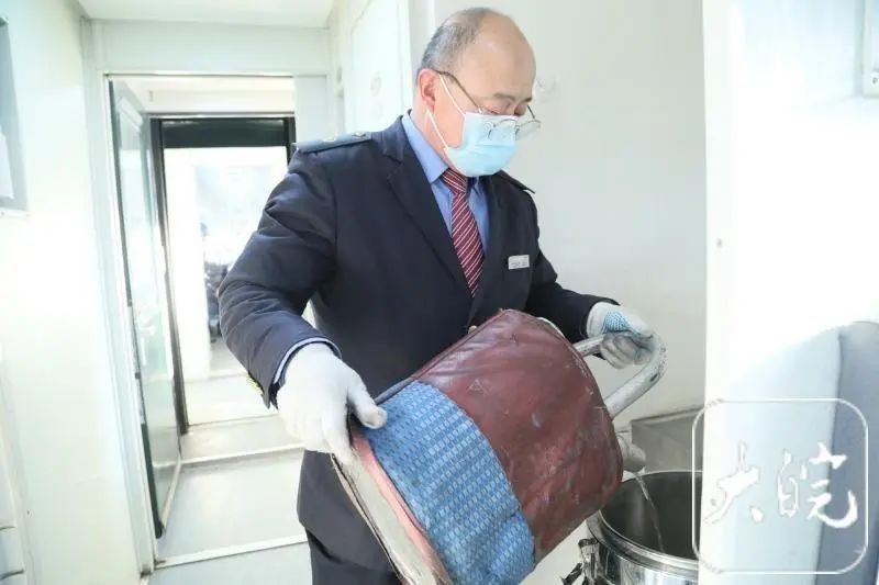 长三角地区唯一非空调绿皮车即将“退役” 长三角地区唯一非空调绿皮车即将“退役”